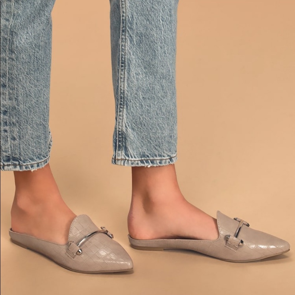 Crocodile Embossed Pointed Toe Loafers Slides